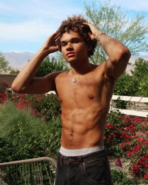 Armani Jackson Instagram - did u forget about me ?