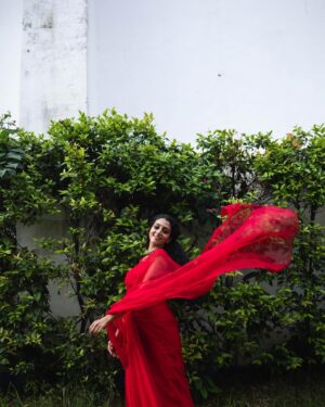Arsha Baiju Instagram - ♥️♥️♥️
Styling : @amritha_lakshmi___ @styledby_al_ 
Photography : @premsampaul 
Mua : @sreegeshvasan_makeupartist @vasan_makeupartist 
Jewelery : @titli.flutteringwings 
Outfit : @kritilabel 
Location : @napierheritage 
Special thanks : @shanavas_ismaill 
#saree #redsaree