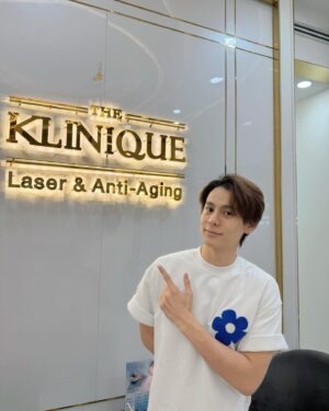Artit Tangwiboonpanit Instagram - ดูแลหน้ากันหน่อย 😊 @theklinique