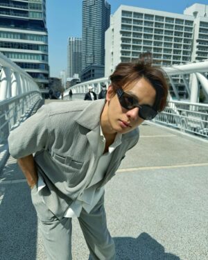 Artit Tangwiboonpanit Instagram - In order to write about life first you must live it. 🙂