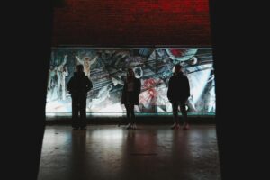 Artyom Muratov Instagram - Поездка в Питер. Проект #VKМеста . Помимо того, что я просто всегда кайфую от пребывания в этом городе, мне еще посчастливилось кайфануть от людей, которые меня окружали. Спасибо сплочённой команде проекта, работу которой вы можете увидеть в сообществе «Места» в Vk. А красивого контента с города на Неве я буду постить еще!😎 Уж больно его накопилось!🌇 

#санктпетербург 
Photo by: @ded.photographer