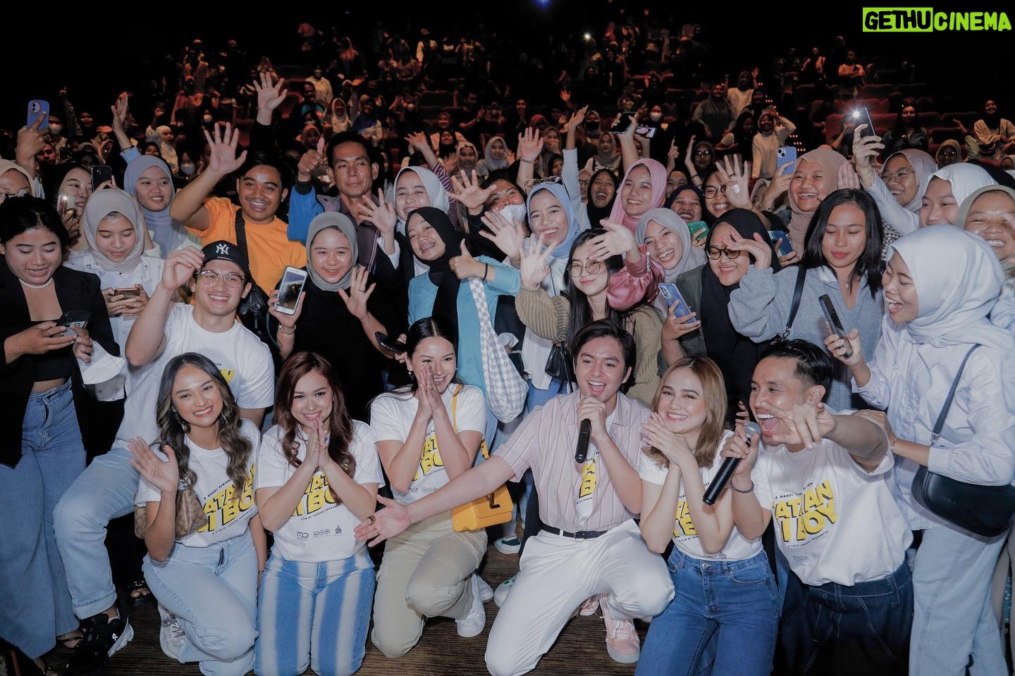 Arya Vasco - 3.1K Likes - Tangerang & Serang kemarin lusa seru banget! Enaknya roadshow ke kota mana lagi yaaa? 🤔