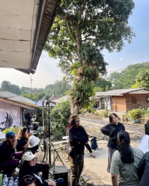 Arya Vasco Instagram - bts kita KKN! 🐍 episode 1, 2, 3, 4 Ular Tangga Darah udah bisa kalian tonton di @vidiodotcom

@skyfilmsofficial