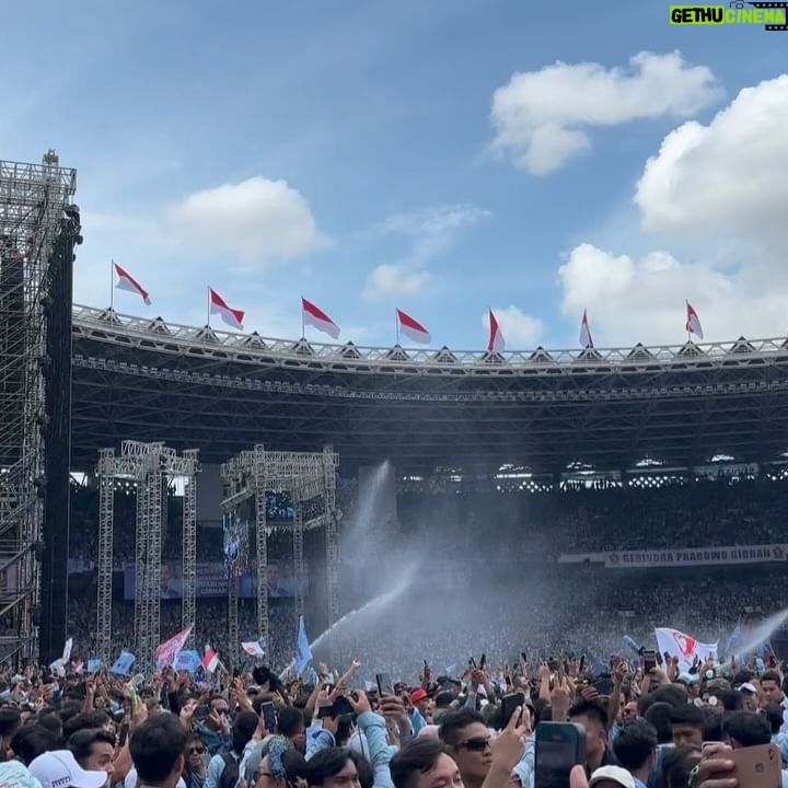 Arya Vasco - 11.5K Likes - Menuju tanggal 14 🫡 sehat sehat terus pak @prabowo @gibran_rakabuming
GBK hari ini menyalaaa 🔥