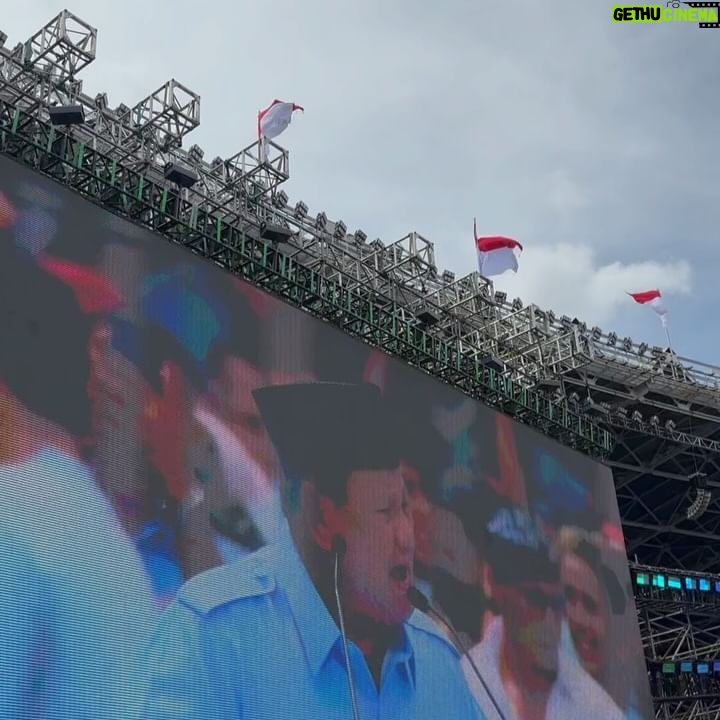 Arya Vasco - 11.5K Likes - Menuju tanggal 14 🫡 sehat sehat terus pak @prabowo @gibran_rakabuming
GBK hari ini menyalaaa 🔥