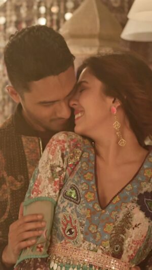 Ash King Instagram - That look of love that makes your dil go #AePagli! 💕
Song out now!
 
Watch #MajaMaOnPrime, only on @primevideoin, Oct. 6
 
@madhuridixitnene @gajrajrao @ritwikbhowmik @barkhasingh0308 @rajitkapurofficial @sheeba.chadha @realsimonesingh @ninadkamatofficial @malhar028 @iamkavindave @anandntiwari @leomediacollective @sumit_batheja @bindraamritpal @dimplemathias @faalanadimka @keluskarlaxmi @rushisharma @manoshinath #SanyuktaKaza @souumil_ds #AkshayShah @akashdeep.sengupta @sonymusicindia @gourovdasgupta @kumaarofficial @prakritikakar @piyush_bhagat @shaziasamji