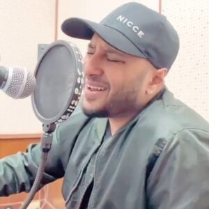 Ash King Instagram - A song I sang ‘Baarish’ from the film ‘Half Girlfriend’
Made by @tanishk_bagchi 
Special thanks to @ritaprabharay for his amazing artistry through his guitar 🙌🏽
-
📸 - @a4arnab 
-
-
#ashking #ashkinglive #halfgirlfriend #shraddhakapoor #tanishkbagchi