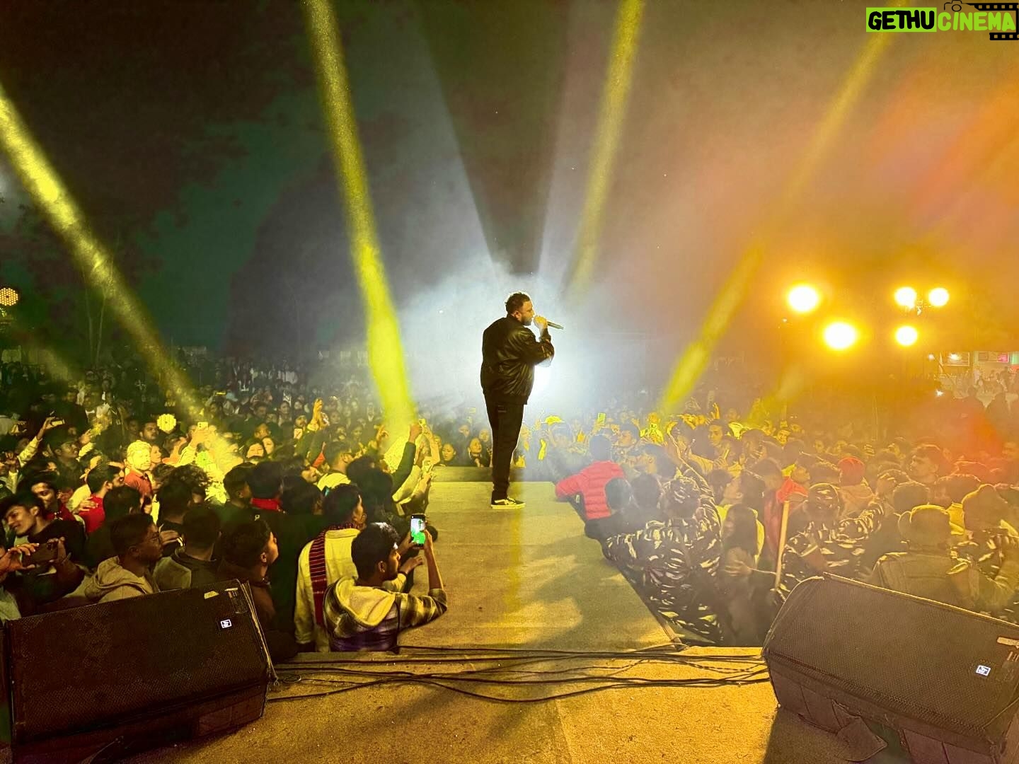 Ash King - 2.1K Likes - Music Love Energy I love my career ā¤ļø
Thank you to all the cool students of @rhapsody_gec 2024 at
@golaghat_engineering_college š«¶š½
#rhapsody2024 #ashking #ashkinglive