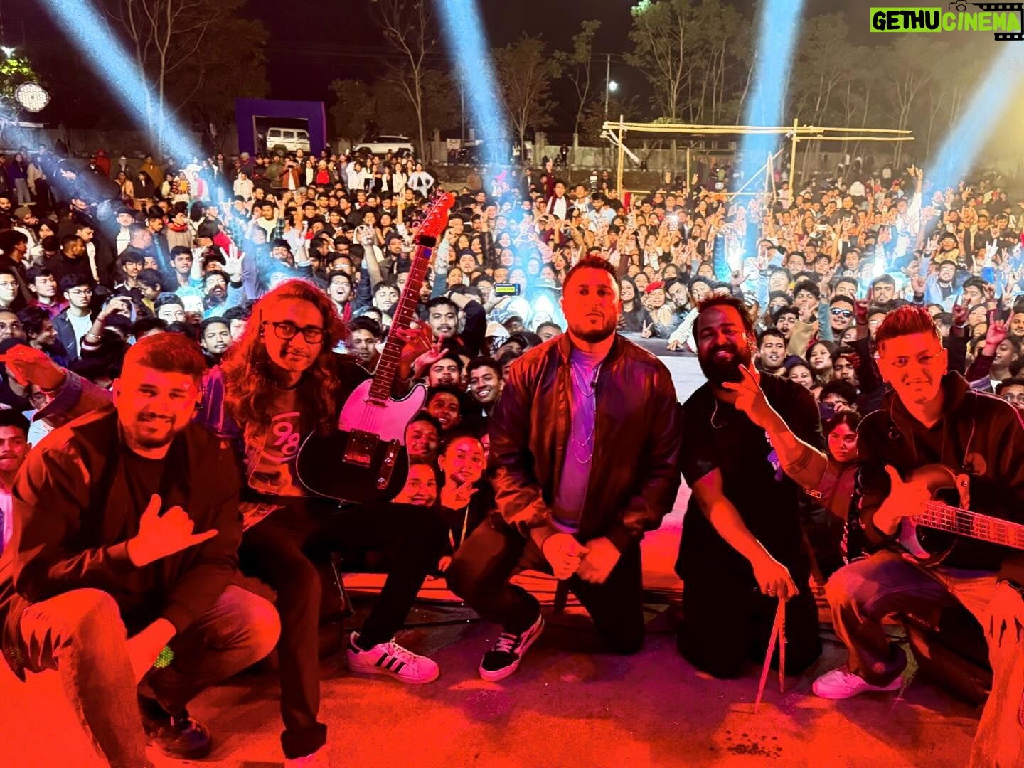Ash King - 2.1K Likes - Music Love Energy I love my career ā¤ļø
Thank you to all the cool students of @rhapsody_gec 2024 at
@golaghat_engineering_college š«¶š½
#rhapsody2024 #ashking #ashkinglive