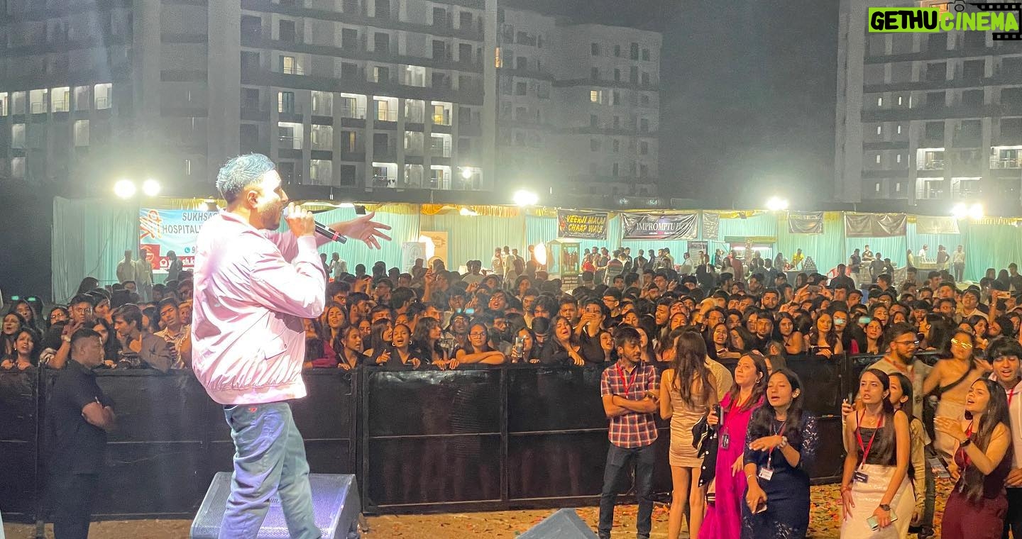 Ash King - 1.3K Likes - @nmimsindore thank you for the energy you guys brought to me 🙌🏽🔥🔥🔥
-
-
📸 - @a4arnab
-
-
#ashking #ashkinglive #ashkingliveconcert #nmimsindore #nmims #indore