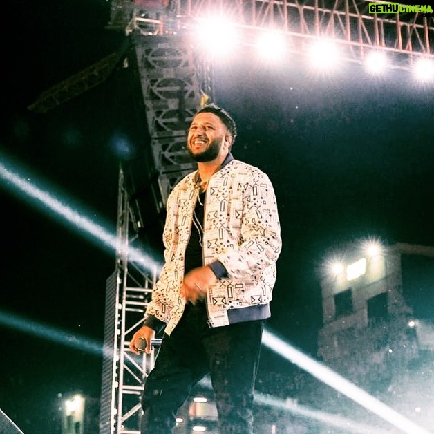Ash King - 1.6K Likes - When you see the crowd at the back rocking out to the show š¬š«¶š½
-
-
-
#ashking #ashkinglive
