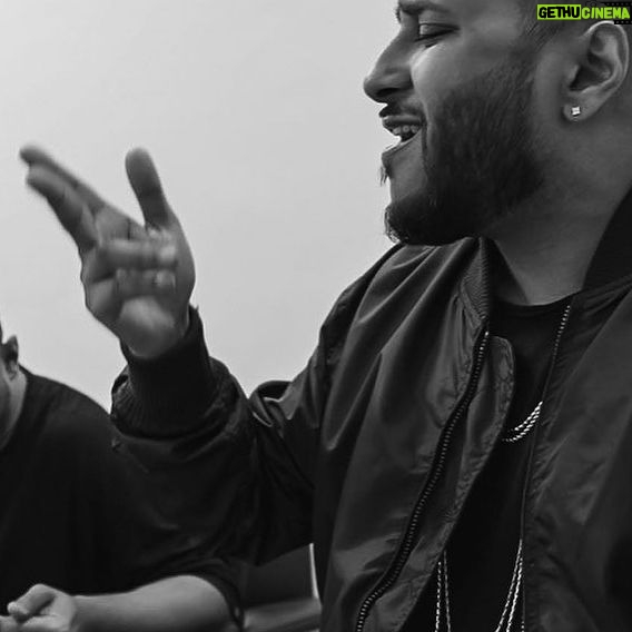 Ash King - 1.5K Likes - 1st show of the season for me last night @hallucia__aiimsnagpur
-
I want to say thank you to the students of this amazing college
-
The crowd was in full desi spirit, i had a fever, throat infection, and was EXTREMELY high on meds.
-
However, the students helped me as it’s a medical college and gave me the meds tht helped me actually find a somewhat voice to carry on the show 🙌🏽
-
Special thanks to @nikhilpaulgeorge who came and enthralled the crowd with a surprise performance we organised for the students ☺️
The team ⬇️⬇️⬇️
@sasmitrudra
@sanjuaguiar
@govindgawli1
@vinit_arora59
@ajitpercussionboy
@kylemukerjee
@_epixmedia_
-
-
Special thanks to @jrnyentertainments for bringing us to Nagpur 🥂
-
-
-
-
#ashkinglive
#hallucia2022
#aiimsnagpur