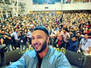 Ash King Instagram - Scenes yesterday evening at @motilaloswalgroup 
🤩🤩🤩