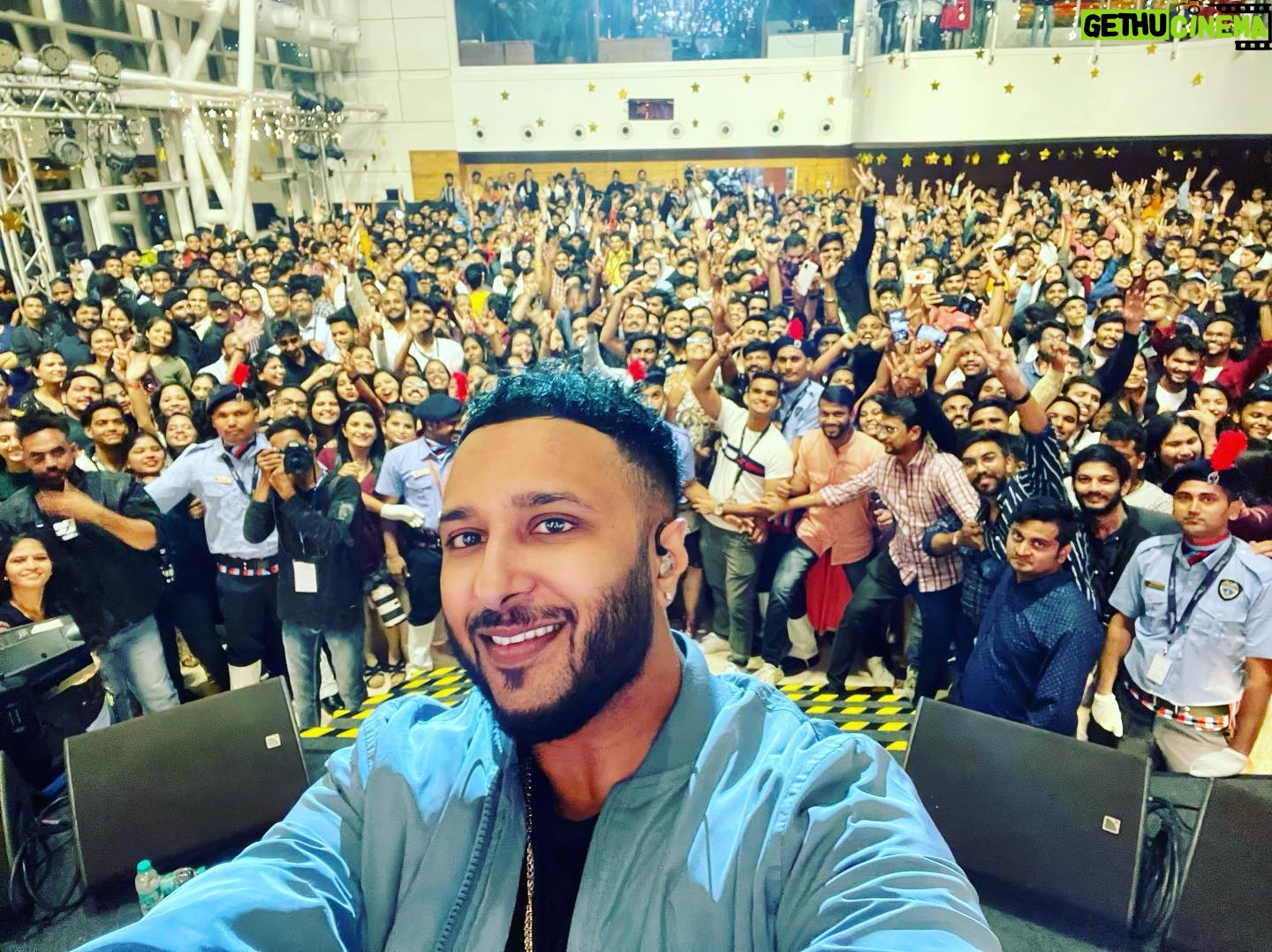 Ash King - 1.8K Likes - Scenes yesterday evening at @motilaloswalgroup
š¤©š¤©š¤©