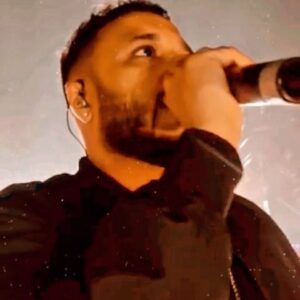 Ash King Instagram - This song has my heart so I always share it in my shows 
-
Made by @ipritamofficial 
Sung by @nikhilmusic 
Written by @kumaarofficial