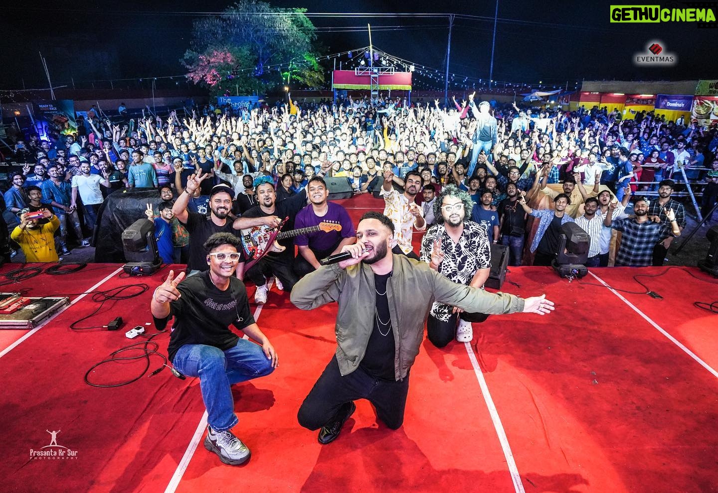 Ash King - 1.6K Likes - College concert at 2am!!!Appreciate the energy from you all @espektro_kgec šš½šš½šš½
-
-
-
-
-
#ashking #ashkinglive #espektro_kgec