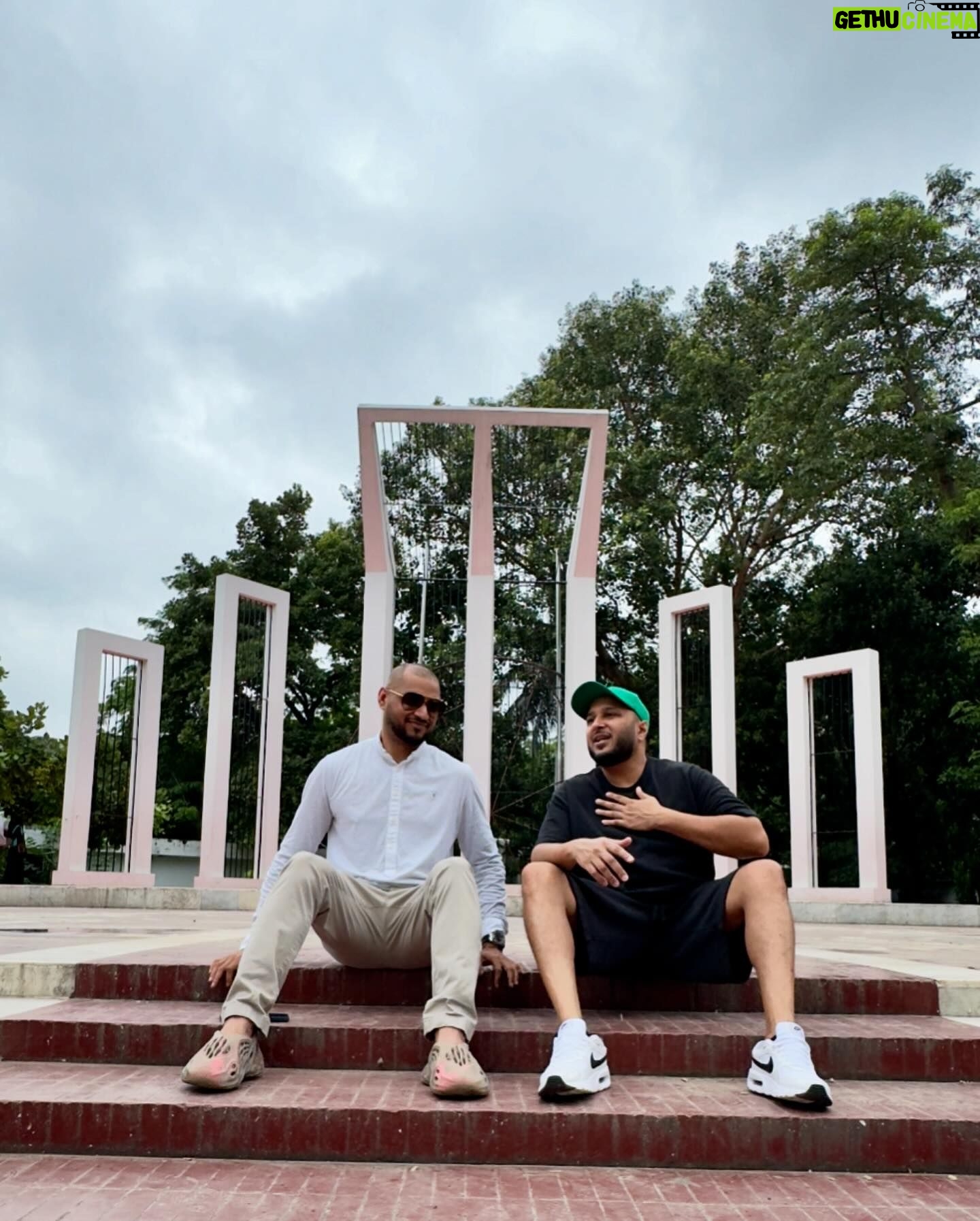 Ash King - 1.4K Likes - First time in Bangladesh, was lucky to meet some lovely students of the legendary Dhaka University ☺️
-
-
-
#ashking #dhakauniversity #dhakauniversitycampus @dhaka_university12
