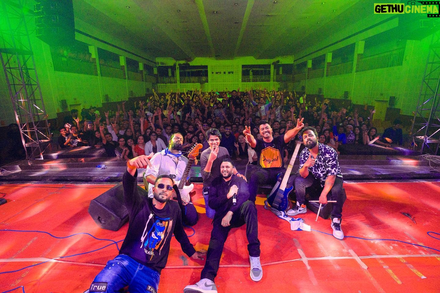 Ash King - 1.8K Likes - Scenes last night with a wild crowd @hidsar__calypso
-
-
Shout out to the team
@iamchin2_bhatt
@vinit_arora59
@sasmitrudra
@govindgawli1
@sanjuaguiar
@kylemukerjee
-
Special thanks to
@blackeyedevents
-
-
#instadaily #India #westbengaltour #portraits #ashkinglive #medicalcollege #bandpictures #pictures #medicalinstitute #bengal #capture #haldia #kolkatadairies #trending #haayeoye #baarish #moments #thekolkatabuzz #city #ashkingmusic #kolkatafoodie #follow #content #bangla #music #beautiful #collegeconcerts #collegecampus #art #bengal