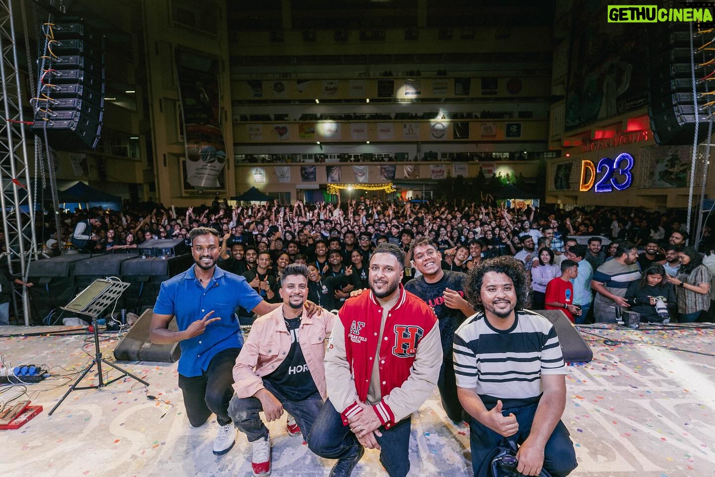 Ash King - 1.9K Likes - Energy spirit passion and pure love from the beautiful humans @dimensionsthefest š„š„š„
-
šø by @ziyaadmedia.in
-
Shout out to
@vst_rahul - Drums
@raj_kumardewan - Bass Guitar
@guitaraditya87 - Eletric Guitar
@aye_vatan - Keys
@clivemario - Sound Engineer
@a4arnab - Manager
-
#ashking #ashkinglive #kelkarcollege