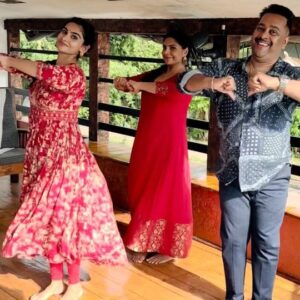 Asha Sharath Instagram - Classical edition💃🔥 Let's groove together! #AsaKooda #DanceTrend #FeelTheBeat #classicaldance #DanceChallenge #ViralMoves"