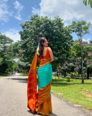 Ashika Ranganath Instagram - Wedding vibe check :) 
Don’t forget to slide through to see me show off my bangles & mallige hoo/ malli poo🤍
Styling, make up, hair, draping by yours 💁🏻‍♀️