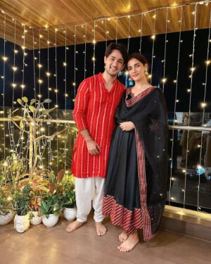 Ashish Bisht Instagram - Happy wali deepawali aap sabhi ko 🪔🪔 #happydiwali
.
.
Wearing - @manishkumar330_ 🙌🏻♥️