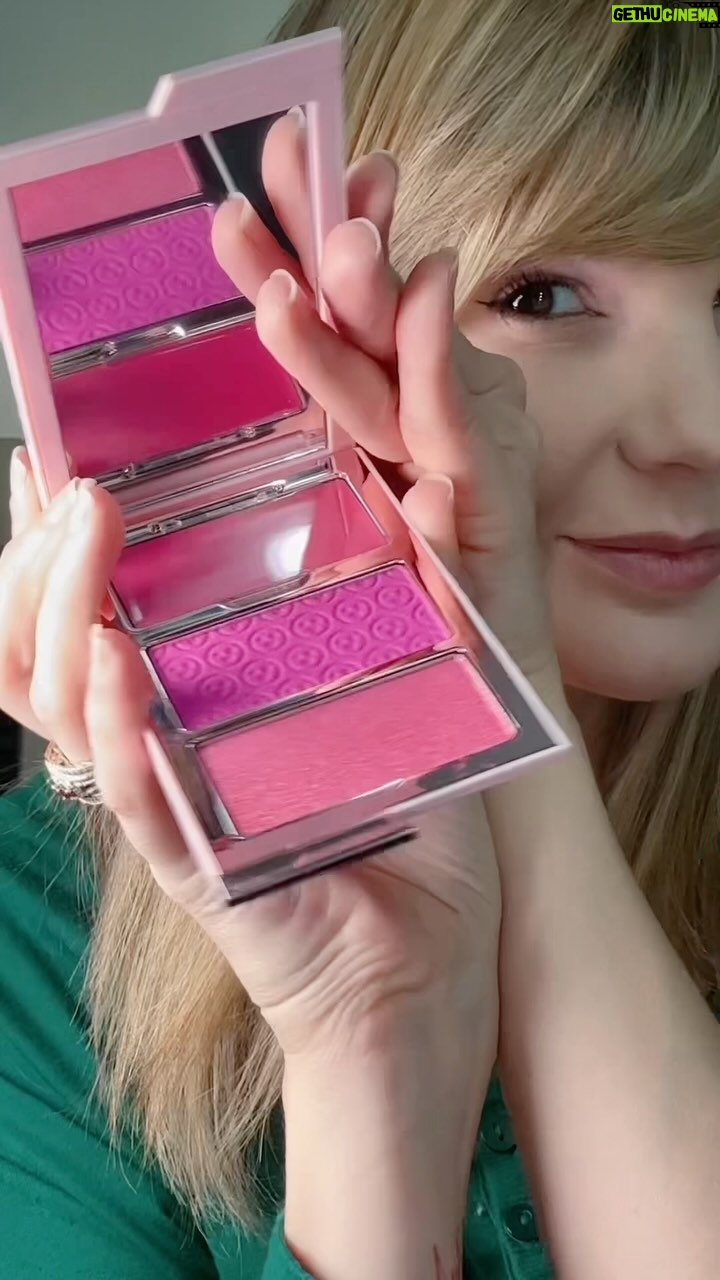 Ashley Leechin - 8.1K Likes - Obsessed with this blush by @onesize OMG it is so Grey’s coded 😻
#grwm #makeup #justashleyathome #onesize #gracieabrams