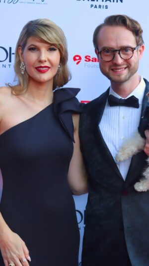 Ashley Leechin Instagram - Your life has purpose. Your dreams count. Your voice matters. You were born to make an impact 💛.
@fosterlove has helped over a million foster youth make their dreams come true and I am so honored to have been apart of this beautiful celebration.

#fosterlove #fosteryouth #fostercare #fosterlovegala #redcarpet #actorsofinstagram #makeadifference #onemilliondreams