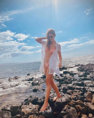 Ashley Newbrough Instagram - shocked I didn’t roll an ankle 🥥🌸🙏🏻