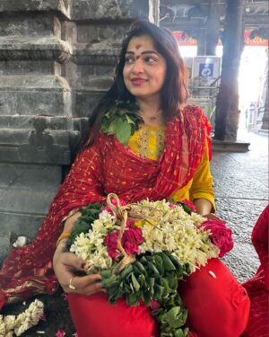 Ashwini Sree Instagram - Om nama shivayaaaa

#shiva #arunachalam #arunachalammuruganantham #shivatemple #shivashakti #shivanya #temple #templejewellery #nomakeup #dimple #ashwini #bigboss #tflers