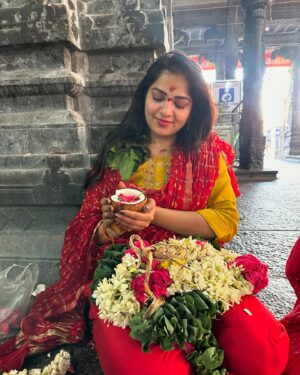 Ashwini Sree Instagram - Om nama shivayaaaa

#shiva #arunachalam #arunachalammuruganantham #shivatemple #shivashakti #shivanya #temple #templejewellery #nomakeup #dimple #ashwini #bigboss #tflers