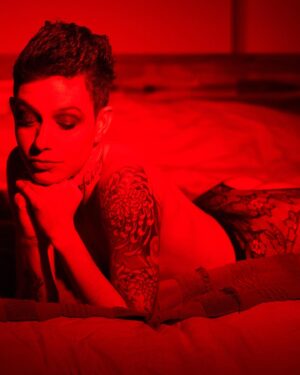 Asia Kate Dillon Instagram - Total (solar) eclipse of the heart. Happy New Moon.

Photography @carolinekingphotography (she/they)
HMU @beautyinabottle_mua (she/her)

#Trans
#Nonbinary
#Testosterone
#GenderAffirmingCare
#TransJoy
