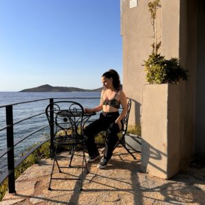 Aslı İnandık Instagram - Şurda acilen bi poker ekibi kurup “vallahi bayramlarda herkes buraya akın ediyo Semracım çok sıkıldık kalabalıktan” diye dert yanmam lazım başka yaşlılık hayalim yok