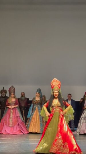 Aslı Kökçe Instagram - Osmanlı defilesi canım ablam SABİHA ALAKUŞU ❤️🙏🏽