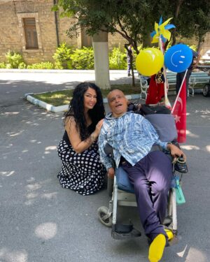 Aslı Kökçe Instagram - Biz bugün gerçek bir bayram havası yaşadık büyüklerimizin ellerini öptük hayır dualarını aldık onlar mutlu oldu biz mutlu olduk