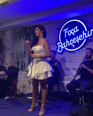 Aslı Kökçe Instagram - @focarestaurantbahcesehir bizleri yanlız bırakmayan dostlara teşekkür ederiz haftaya cuma görüşmek üzere 👋🏽 ❤️🥰🙏🏽✌🏽