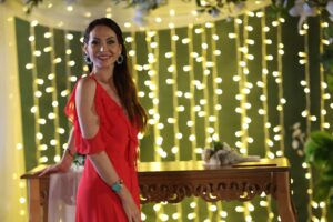 Aslı Mavitan Instagram - Bu akşam 20:00’de  @atvturkiye ‘de son kez buluşuyoruz 🥹
📸 @ferhatsirinn 🙏🏻🌺
#kardeşlerim #veda