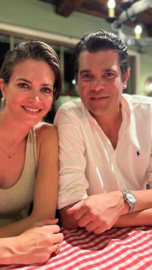 Astrid Coppens Instagram - Heerlijk om samen met mijn broer de verjaardag van onze papa te vieren in één van mijn favoriete restaurants, waar ze de beste boter ter wereld hebben 🧈😜😊 #family #birthday #dad