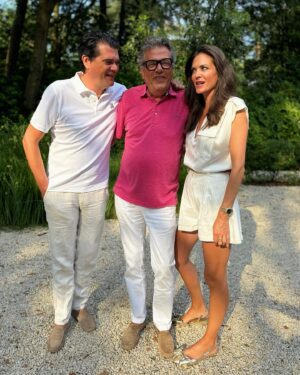 Astrid Coppens Instagram - Vandaag is het dubbel feest! We vieren niet alleen Moederdag met onze geweldige mama, de allerbeste van de hele wereld, maar ook de verjaardag van onze lieve papa! 🎉 #moederdag 
#mothersday #birthday #family #familylove