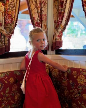 Astrid Coppens Instagram - #Photodump van ons magische prinsessenweekend in Disneyland ✨👑 Het was een droom die uitkwam voor ons allen 🌹 #DisneyMagic #PrincessVibes #advertentie
@disneylandparis @disneybe #disneylandparis #UnforgettableMemories