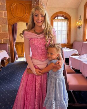 Astrid Coppens Instagram - #Photodump van ons magische prinsessenweekend in Disneyland ✨👑 Het was een droom die uitkwam voor ons allen 🌹 #DisneyMagic #PrincessVibes #advertentie
@disneylandparis @disneybe #disneylandparis #UnforgettableMemories