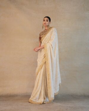 Athiya Shetty Instagram - A night of love and celebration in the archives of AJSK 
@abujanisandeepkhosla 🌹