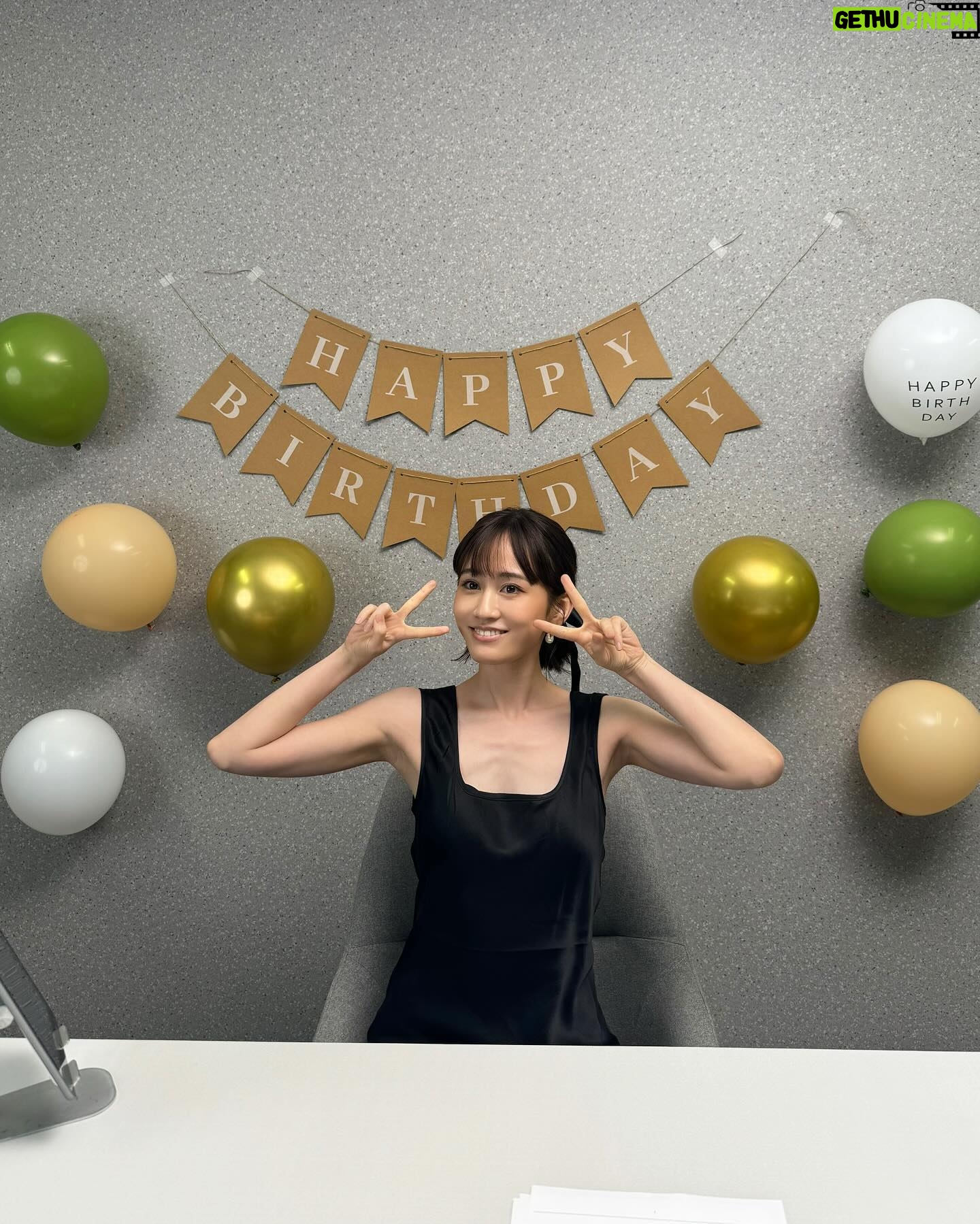 Atsuko Maeda - 65.3K Likes - .
33歳になりました🌹❤️
配信ですがみんなと楽しい時間を過ごせてもう楽しすぎる誕生日だったよー❤️🥰ありがとう❤️
さあここから色々準備していくぞー💪🩵充実させます🤩
#33