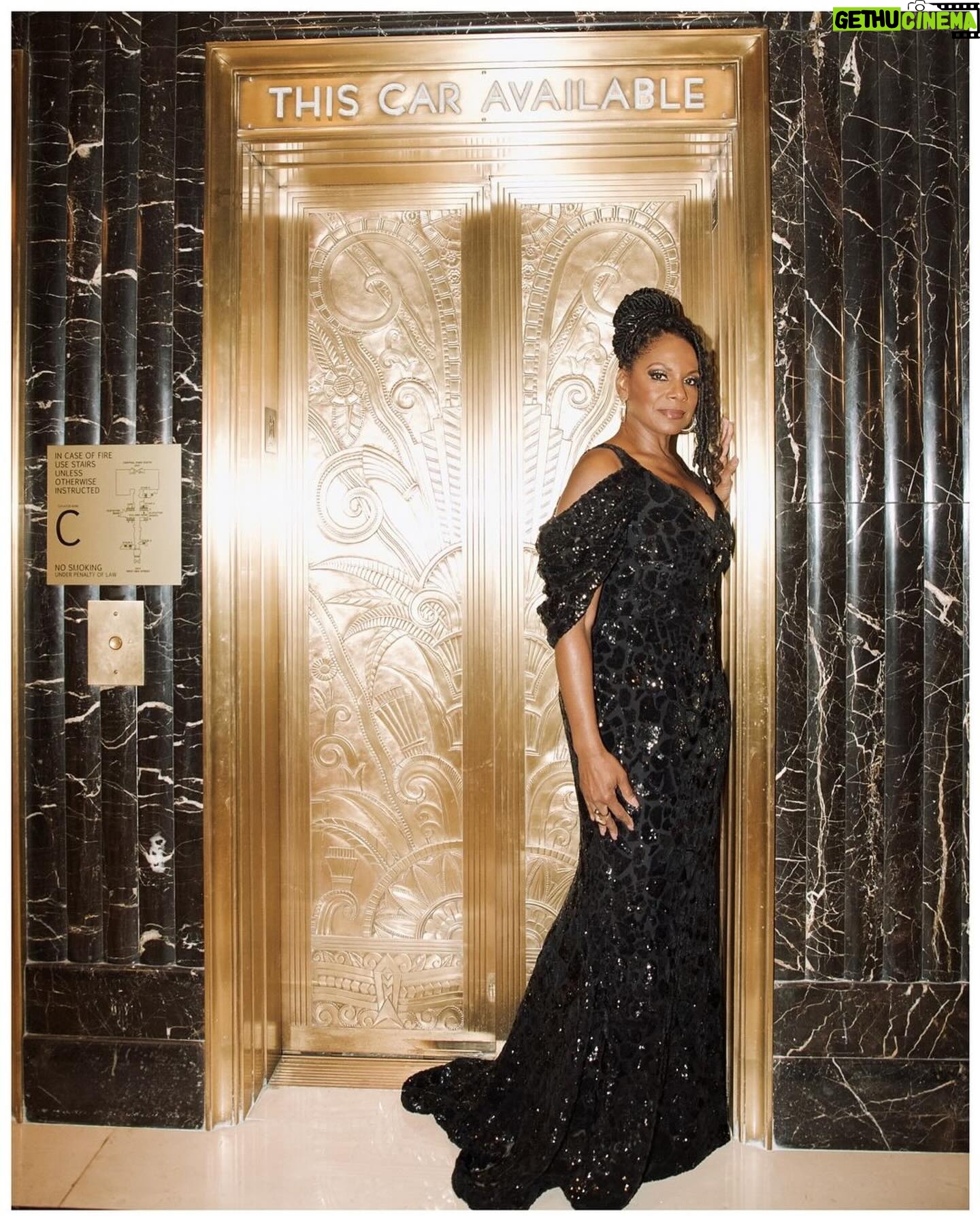 Audra McDonald - 11K Likes - So grateful to an incredible group of artists who glammed me up for the Tonys! It takes a village!!
•. • •
Stylist: Jake Sokoloff (@jakesokoloff)
Hair: Chioma Valcourt (@chiomanvhair)
Makeup: Jill Oshry (@jilloshrymakeup)
Styling Assistants: Ashley Stephens (@ashleydaistephens) and Mariemma Uguccioni (@mariemmauguccioni)
Tailor: Viviana Barraza (@modernstitchtailoring)
Dress:Christian Siriano (@csiriano)
Shoes: Jimmy Choo (@jimmychoo)
Jewelry: @Alexisbittar
Photography (hotel): Drew Elhamalawy (@drewxphotography)
Photography (blue carpet): Dimitrios Kambouris/Getty Images for Tony Awards Productions
___
#tonyaward #tonyawards #broadway