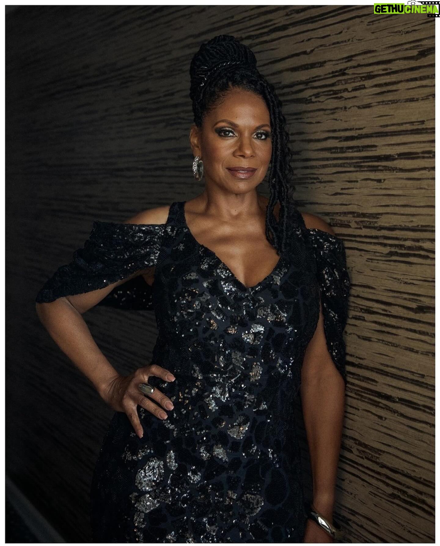 Audra McDonald - 11K Likes - So grateful to an incredible group of artists who glammed me up for the Tonys! It takes a village!!
•. • •
Stylist: Jake Sokoloff (@jakesokoloff)
Hair: Chioma Valcourt (@chiomanvhair)
Makeup: Jill Oshry (@jilloshrymakeup)
Styling Assistants: Ashley Stephens (@ashleydaistephens) and Mariemma Uguccioni (@mariemmauguccioni)
Tailor: Viviana Barraza (@modernstitchtailoring)
Dress:Christian Siriano (@csiriano)
Shoes: Jimmy Choo (@jimmychoo)
Jewelry: @Alexisbittar
Photography (hotel): Drew Elhamalawy (@drewxphotography)
Photography (blue carpet): Dimitrios Kambouris/Getty Images for Tony Awards Productions
___
#tonyaward #tonyawards #broadway