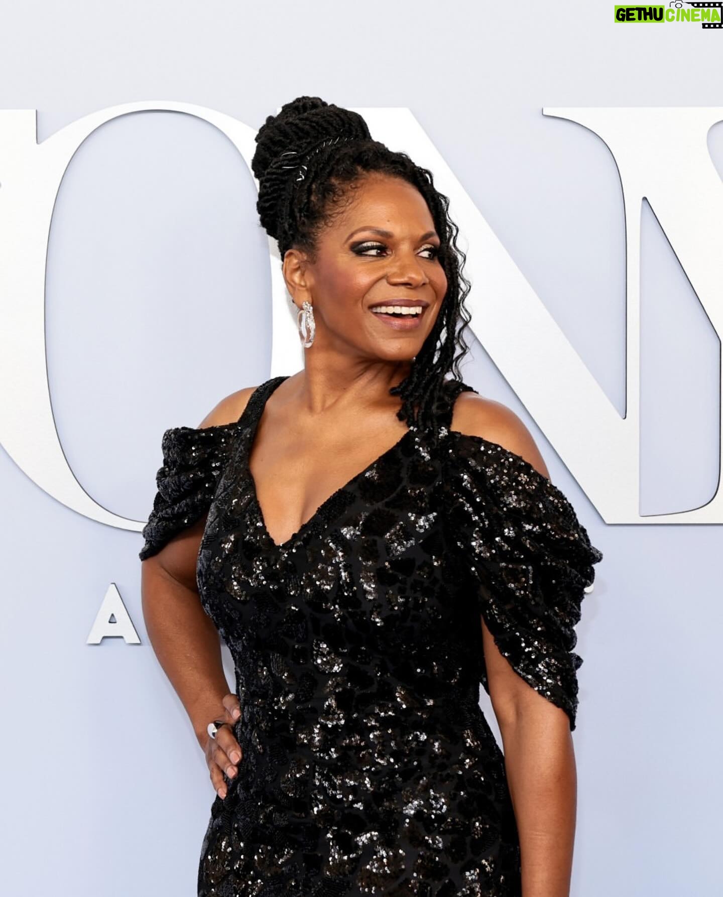 Audra McDonald - 11K Likes - So grateful to an incredible group of artists who glammed me up for the Tonys! It takes a village!!
•. • •
Stylist: Jake Sokoloff (@jakesokoloff)
Hair: Chioma Valcourt (@chiomanvhair)
Makeup: Jill Oshry (@jilloshrymakeup)
Styling Assistants: Ashley Stephens (@ashleydaistephens) and Mariemma Uguccioni (@mariemmauguccioni)
Tailor: Viviana Barraza (@modernstitchtailoring)
Dress:Christian Siriano (@csiriano)
Shoes: Jimmy Choo (@jimmychoo)
Jewelry: @Alexisbittar
Photography (hotel): Drew Elhamalawy (@drewxphotography)
Photography (blue carpet): Dimitrios Kambouris/Getty Images for Tony Awards Productions
___
#tonyaward #tonyawards #broadway
