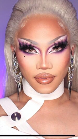 Aura Mayari Instagram - Feeling my @sashacolby G-O-D-D-E-S-S fantasy
Reunion Look Make Up Transformation