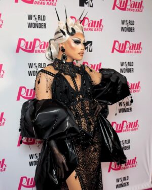 Aura Mayari Instagram - When the moon becomes a star. 🌙
@rupaulsdragrace finale this Friday! Catch the other half of my look ;)

👗 @jeffreykellydesigns 
💇‍♀️ @polishedwigs 
💍 @gemzbygenesis 
📸 @welovequeens & gettyimages