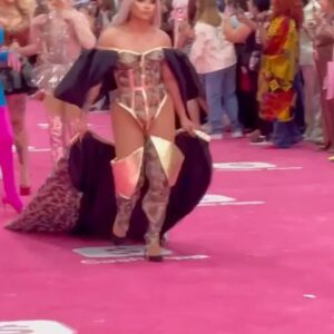 Aura Mayari Instagram - First @rupaulsdragcon was fabulous! Thank you for all the love and support! It was nice meeting you all! Thank you to my crew for the hard work and making this whole experience fun so smoothly. Thank you 🌙

First look by @gisforgodoy 
Second look by @jeffreykellydesigns 

#dragcon #rpdr