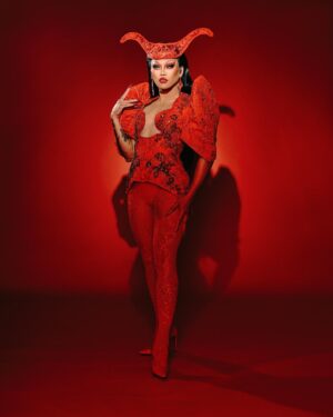 Aura Mayari Instagram - Pinay Representation

👗 @domingocholula head piece @hailsatinmillinery 
💇‍♀️ @gorak_eldar
📸 @alyssabarkerphoto assist: @bexxchin